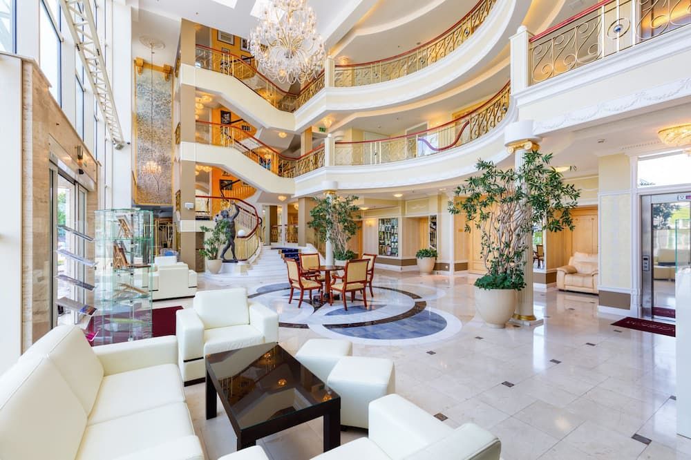 MCC Mazurkas Conference Centre & Hotel - Ozarow Mazowiecki - Lobby