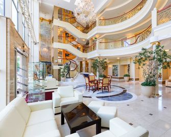 MCC Mazurkas Conference Centre & Hotel - Ozarow Mazowiecki - Lobby