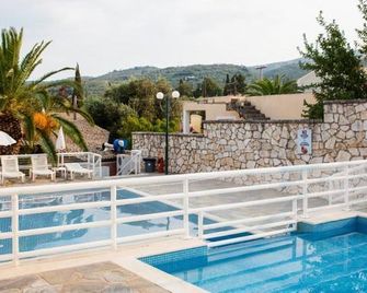 Memento Kassiopi Resort - Kassiopi - Bazén