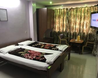 Campal Beach Resort - Panaji - Bedroom