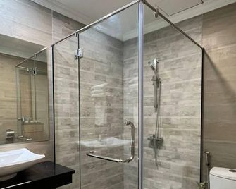 Wing Tat Grand Hotel - Semporna - Bathroom