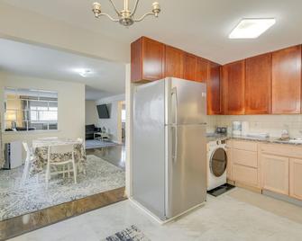 Walk to Train Convenient Skokie Condo! - Skokie - Cocina