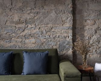 Maison Sainte-Thérèse - Montreal - Living room
