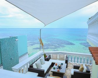 Luxury ,Waterfront Villa With Fantastic Sea Views, kayaks and paddle boards inc - Perama - Balkon