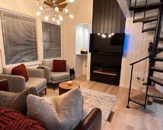 Modern Retreat/Centrally Located/Foliage Views - Davis - Huiskamer