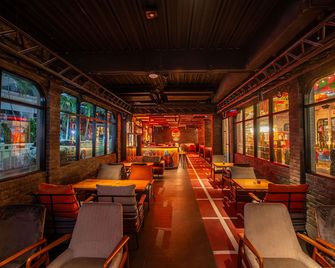 Novotel Living Bangkok Sukhumvit Legacy - Bangkok - Bar