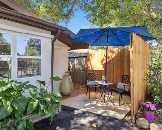 Casa Esquina: Cozy Studio in the Ojai Valley's “Mo Town” - Ojai - Patio