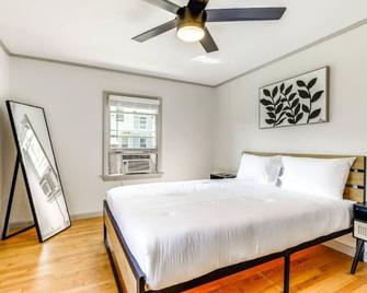 Owls Nest Cozy Westfield Home with Fire Pit - Westfield - Bedroom