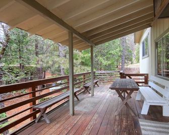 25A Villarreal Retreat - North Wawona - Balcon