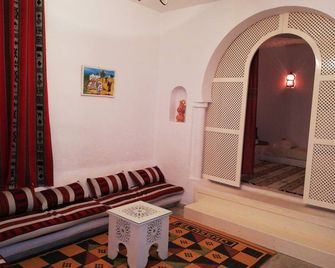 Typical house (mouth) with swimming pool not overlooked - Houmt Souk - Salon