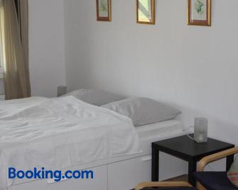 Ruhige Ferienwohnungen Mit Teichblick - Laubach (Giessen) - Slaapkamer