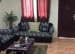 Fully furnished One bedroom apartment - Angeles City - Wohnzimmer