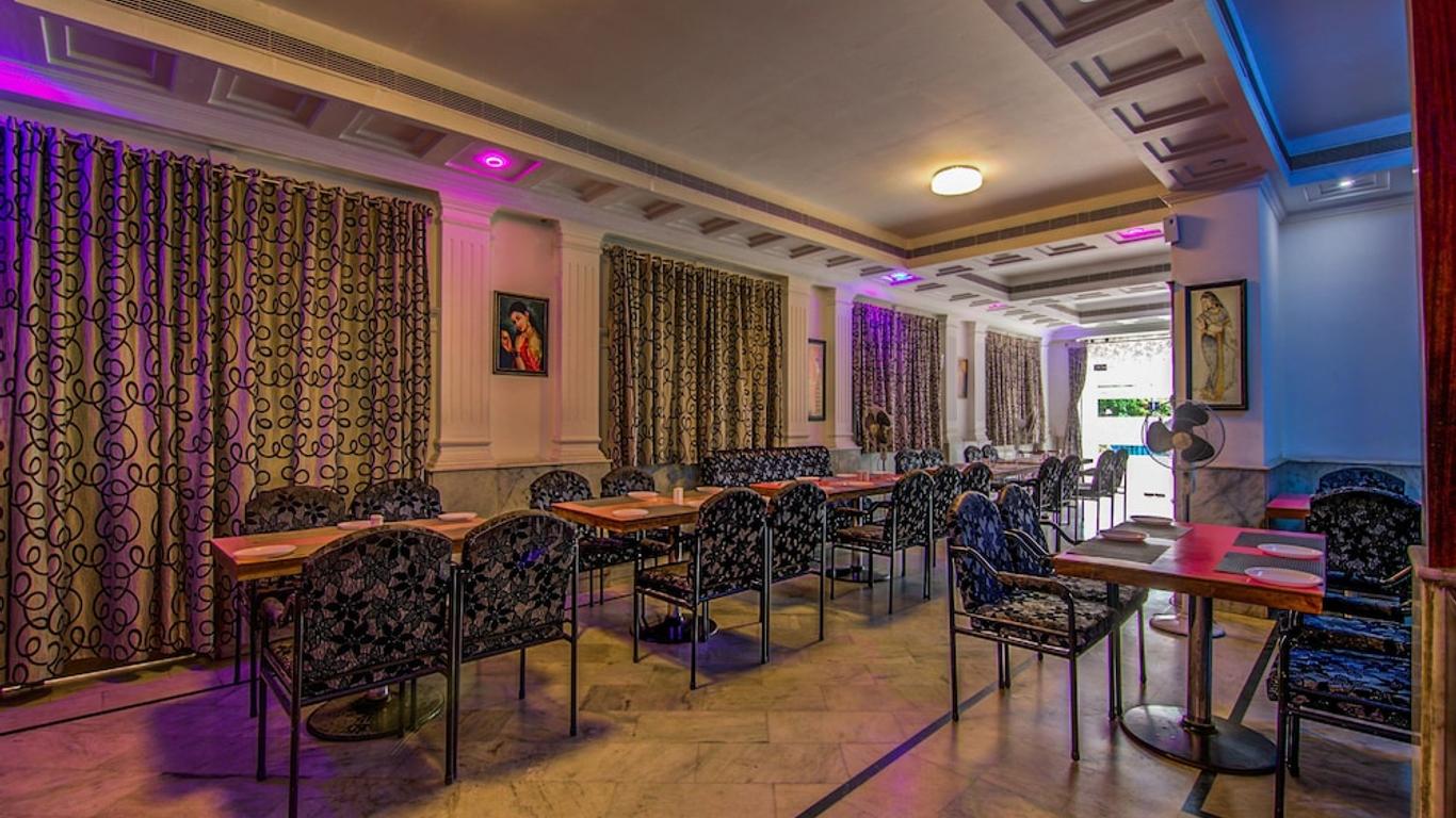 OYO 14670 Saaket Residency