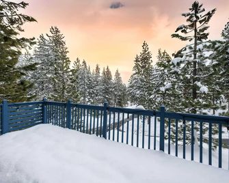 Alpine Bay by Avantstay 5mins To Diamond Peak Skiing w/ Expansive Deck - Incline Village - Балкон