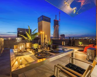 إيميهاوس ريفرسايد أبارتمنتس - رزيسزو - شرفة