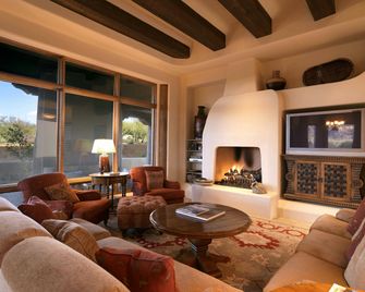 Boulders Resort & Spa Scottsdale, Curio Collection by Hilton - Carefree - Living room