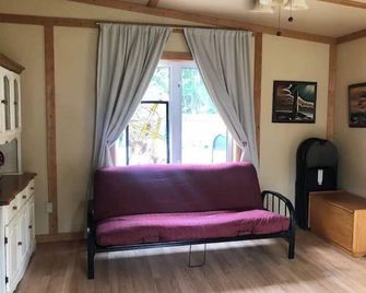 Wahwa Cottage - Manitoulin - South Baymouth - סלון