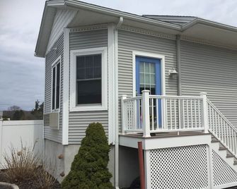 Summer 2026 Getaway!! Great Rates And Beach Parking Included!! - Westerly - Gebäude