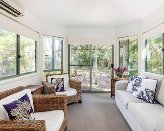 On the Beach - Shoal Bay - Living room