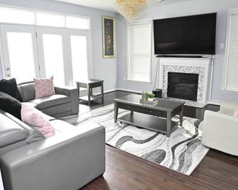 Luxury Living at Woodmore - Bowie - Living room