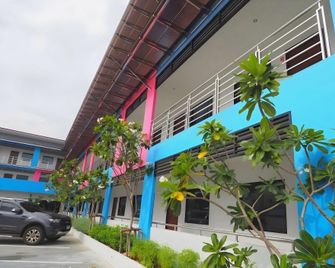 Waritthon Residence - Roi Et - Building