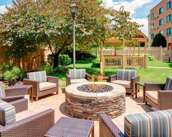 كورت يارد باي ماريوت رونوك إيربورت - روانوكي (فيرجينيا) - شرفة مرصوفة