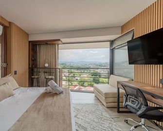 Epic Suites x Ahead - Pereira