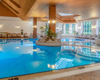 Sprowston Manor Hotel, Golf & Country Club - נורוויץ' - בריכה