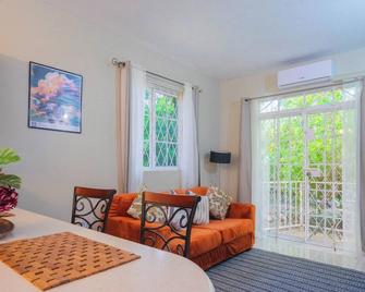 Musgrave AnneX- comfy 1 bedroom apartment on the ground floor - Kingston - Sala de estar