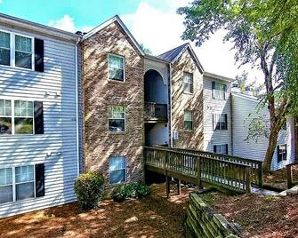 Private, amazing 1-bedroom condo in central location - Clemmons - Building