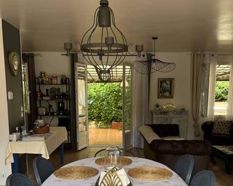 Gîte Le Crot de Villiers avec Bain Nordic - Dornecy - Restaurante
