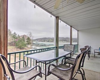 Spacious Lakefront Condo with Views in Camdenton! - Camdenton - Balcony