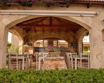 Hotel Kiklamino - Kalamaki - Patio