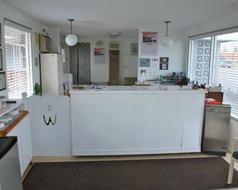 絲蓋斯韋斯特恩汽車旅館 - 大瀑布 - 櫃檯