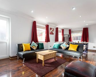 Renfrew House - Atherton - Sala de estar