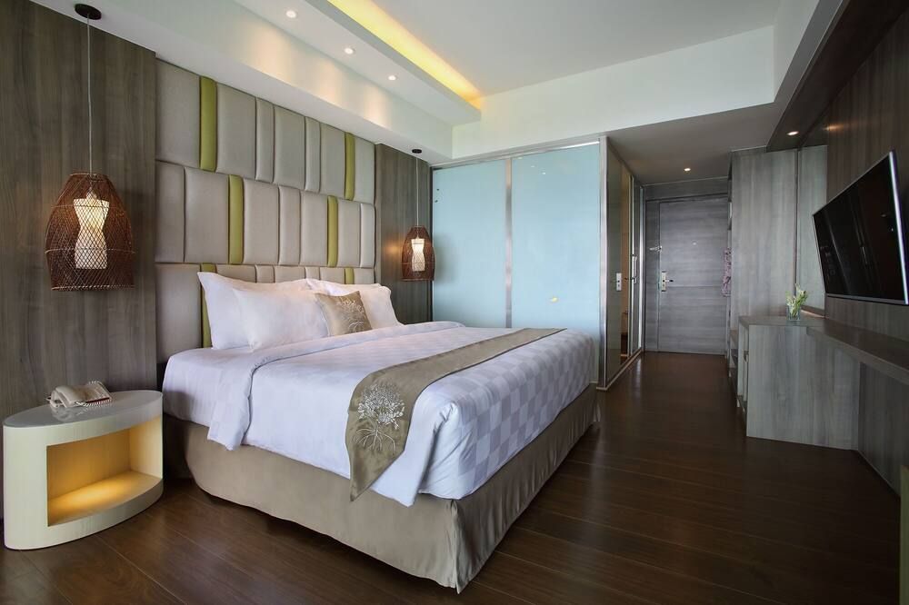 Deluxe suite room with breakfast for 2 persons - South Kuta - חדר שינה