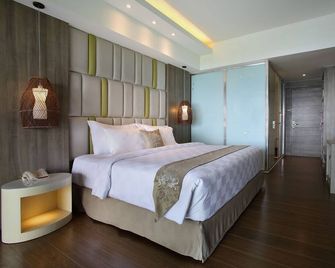 Deluxe suite room with breakfast for 2 persons - South Kuta - Quarto