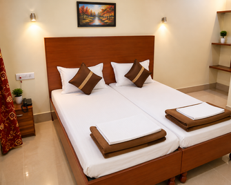Goroomgo Kashi Inn Near Cantt Railway Station Varanasi - Varanasi - Bedroom