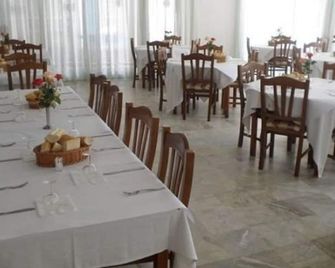 엘 마르사 - 스타올리 - 레스토랑