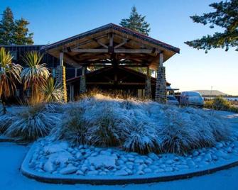 The Park Hotel Ruapehu - National Park Village - Front desk