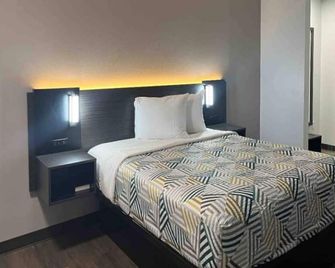 1 Queen Bed | Non-Smoking, Kitchen - Artesia