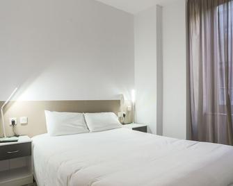 Hotel Du Clocher - Rodez - Schlafzimmer