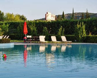 Arta Palace - Arta - Piscina