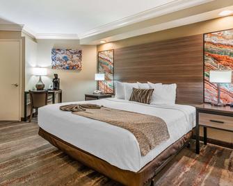 Best Western Plus Wine Country Inn & Suites - סנטה רוזה - חדר שינה