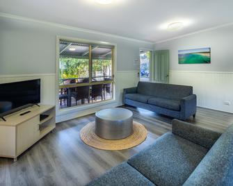 Ingenia Holidays One Mile Beach - Taylors Beach - Living room