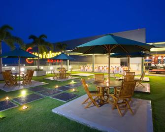 Golden Palace Hotel Lombok - מטראם - פטיו