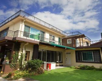 24 Guesthouse Namsan - Seoul - Building