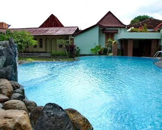 Puri Pangeran Hotel Yogyakarta - Yogyakarta - Piscina