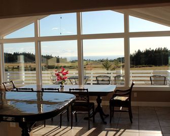 Unique Cottage Getaway on Farm in Oak Harbor, Washington - Oak Harbor - Essbereich