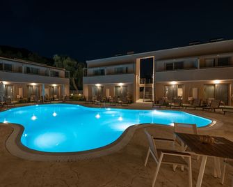 Scarabeo Suites & Villas - Πάργα - Πισίνα